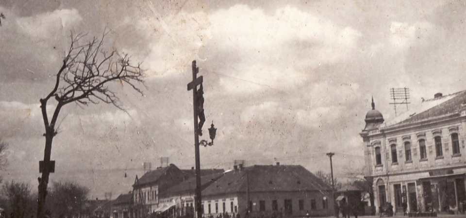 Na staroj fotografiji iz 1920.godine vidi se centar Stare Pazove.